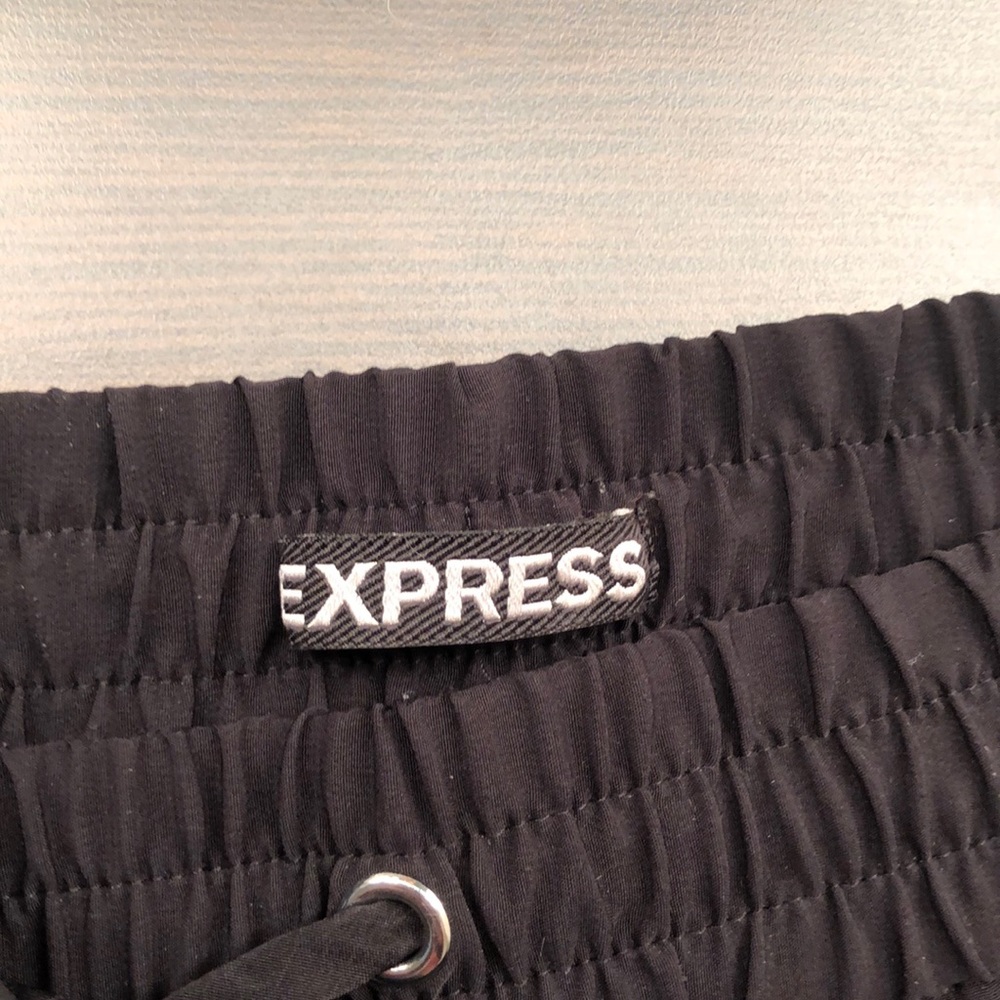 Express Shorts - Picture 3 of 3